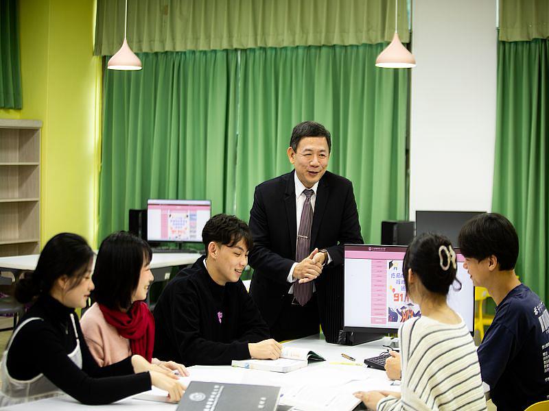 元培積極推動跨領域學習，畢業生的跨域能力也獲得企業最愛大學評比第10名。