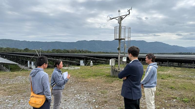 參觀地面型生豐光電場。