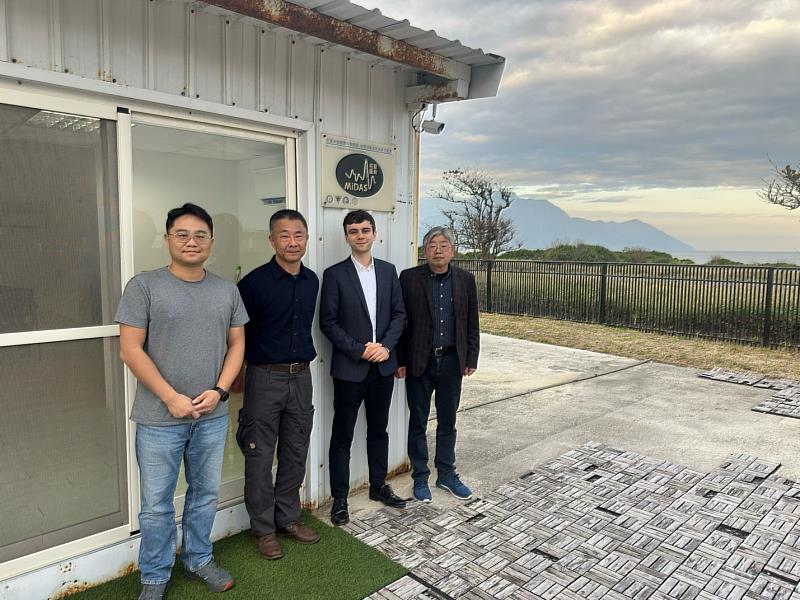 德國訪賓參訪地面型生豐光電場。