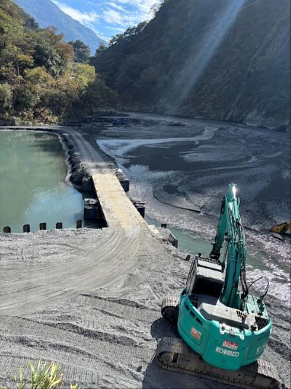新東西線的施工與維護,須仰賴丹大林道及孫海橋等既設道路,台電與林保署合作,成功整合道路與電網維護工作。