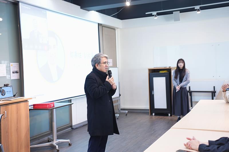 實踐大學郭壽旺副校長於始業式中歡迎韓國教師到來。