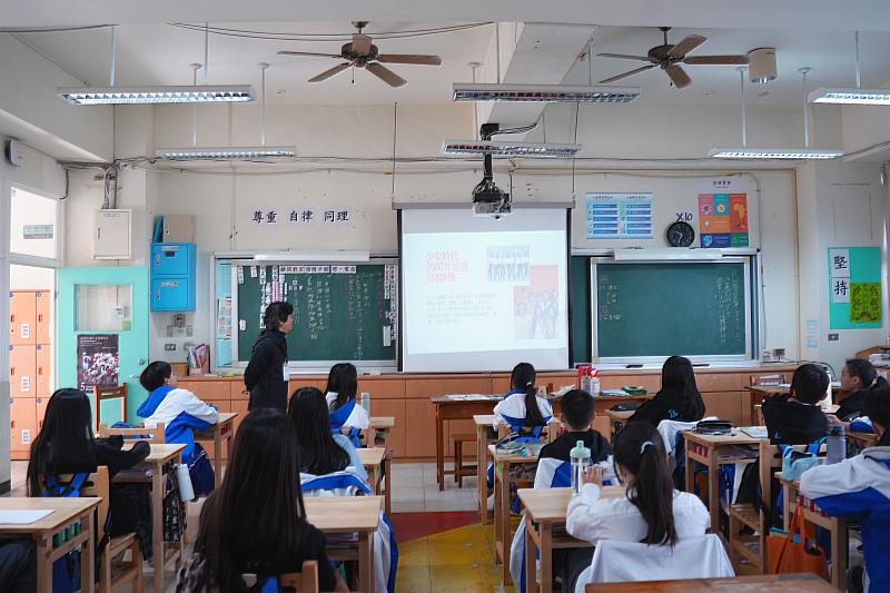 韓國教師於臺北市濱江實驗國民中學之課堂進行試教。