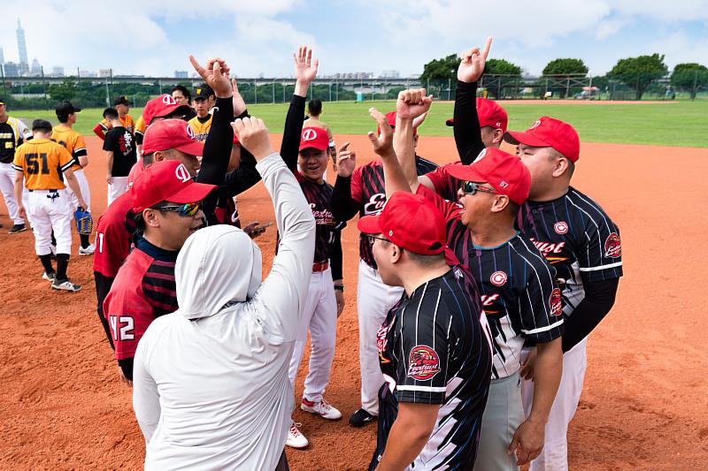 永慶房屋每年舉辦籃球、羽球及壘球3大運動賽，鼓勵員工培養運動好習慣。