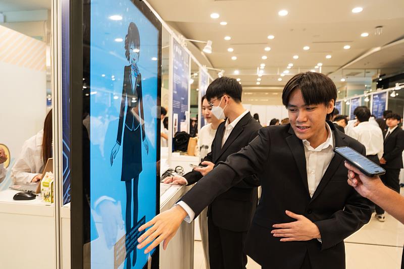 世新大學資管系畢業專題成果備受矚目,學生在校期間就打造出具產業價值的創新應用。(世新大學提供)