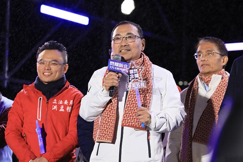 淡水古蹟博物館為了歡慶《滬尾公行》開幕及農曆年節將近，特別推出限量款品牌圍巾，新北市長侯友宜日前已於「閃耀新北1314跨河煙火」活動中搶先配戴圍巾亮相。