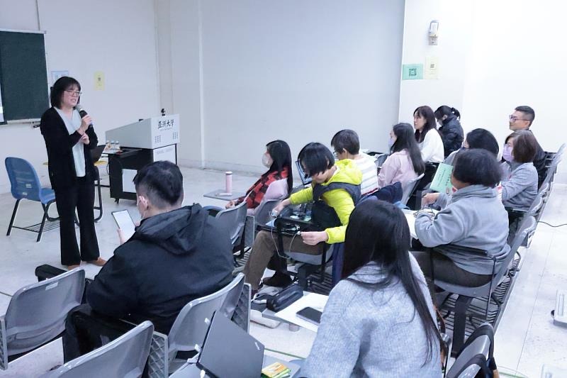 清華大學特教系許馨仁副教授分享臨床評估與介入建議，現場交流熱絡。