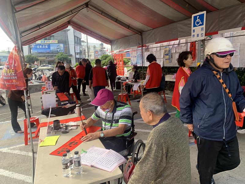迎春納福賀新年！屏東縣救國團舉辦「2026新春揮毫贈春聯」活動