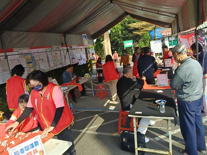 迎春納福賀新年！屏東縣救國團舉辦「2026新春揮毫贈春聯」活動
