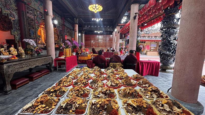 觀音祈福法會禮請藏傳佛教寧瑪派釋迦仁波切與多位喇嘛主法。（圖由靈鷲山佛教教團提供）