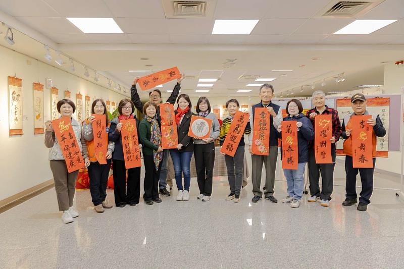 「2026馬上幸福送春聯租稅宣導活動」與會貴賓大合照。