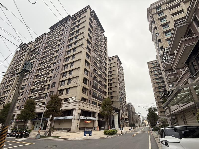 信義房屋平鎮南勢店專員陳柏宇表示,平鎮南勢重劃區擁交通便利、屋齡新、生活機能完善,且房價相對親民,吸引許多外溢族群。