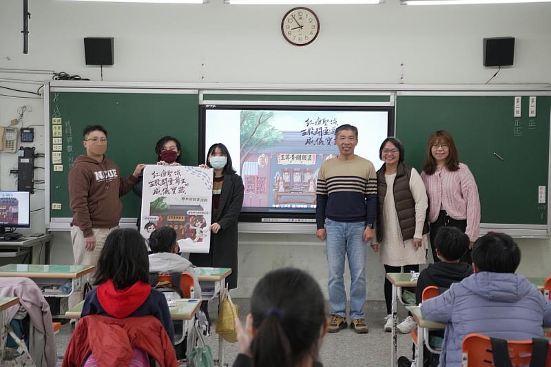 圖5:會後合影。(右起:丁鈺娟老師、陳美玉老師、林隆財主任、陳映蓉研究生、何宣儀研究生、卓佳賢博士後研究員)