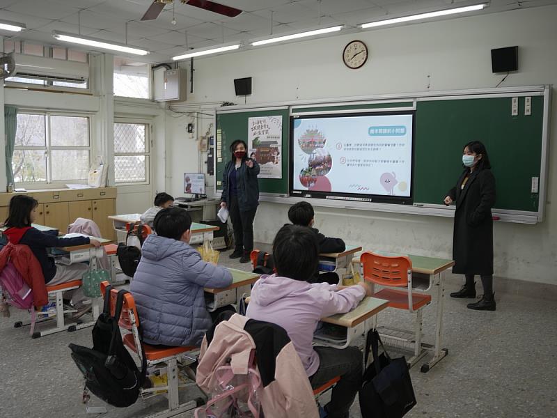 繪本轉譯家鄉故事：雲科大與聯美國小推動在地民俗教育