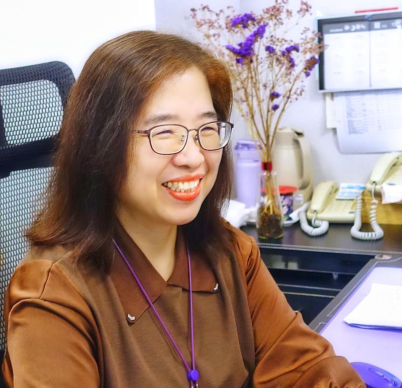 丁淑珍協理表示，農曆新年期間民眾資金需求相對提高，宏泰人壽照顧經濟弱勢保戶，同時響應政府政策，固定於每年第1季辦理保險單借款優惠利率方案。