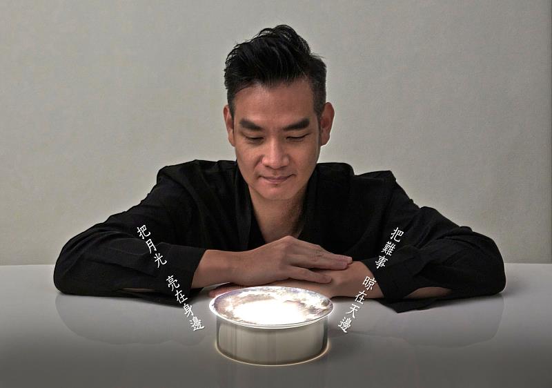 元智大學陳彥彰老師以其創意作品《月光盤》獲英國世界前瞻設計獎（WFDA）季度最大獎。