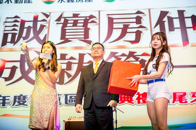 永慶加盟四品牌花蓮區經管會準備現金紅包與各式家電，要讓參與的夥伴有吃又有拿。（圖/此為2025年資料照、永慶房產集團提供）