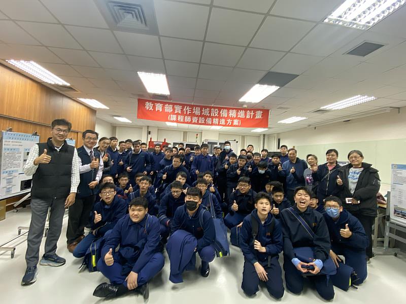 機器人實作場域合影。