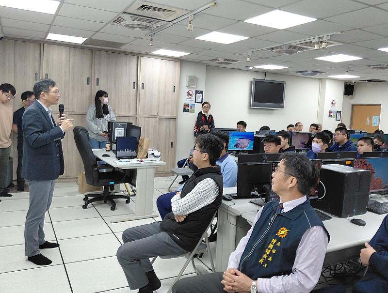 勤益科大電資學院程榮祥院長致詞。