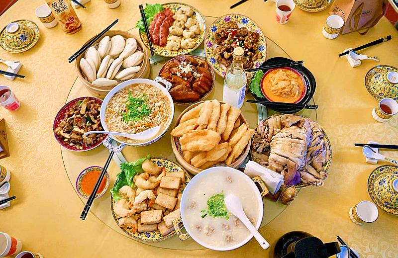 金門縣金城鎮後浦商圈發展協會之總兵宴，集合傳統金門在地小吃於一桌。