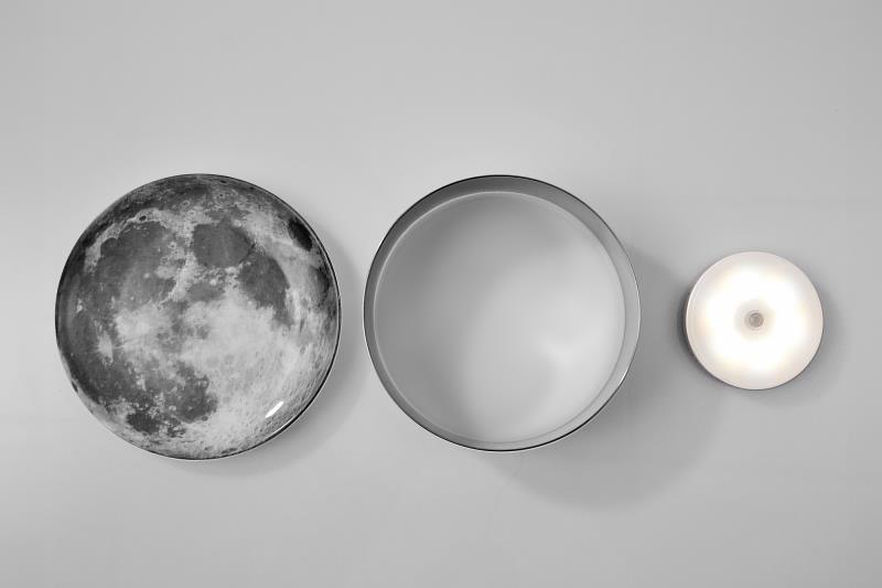 元智大學陳彥彰老師以其創意作品《月光盤》獲英國世界前瞻設計獎（WFDA）季度最大獎。