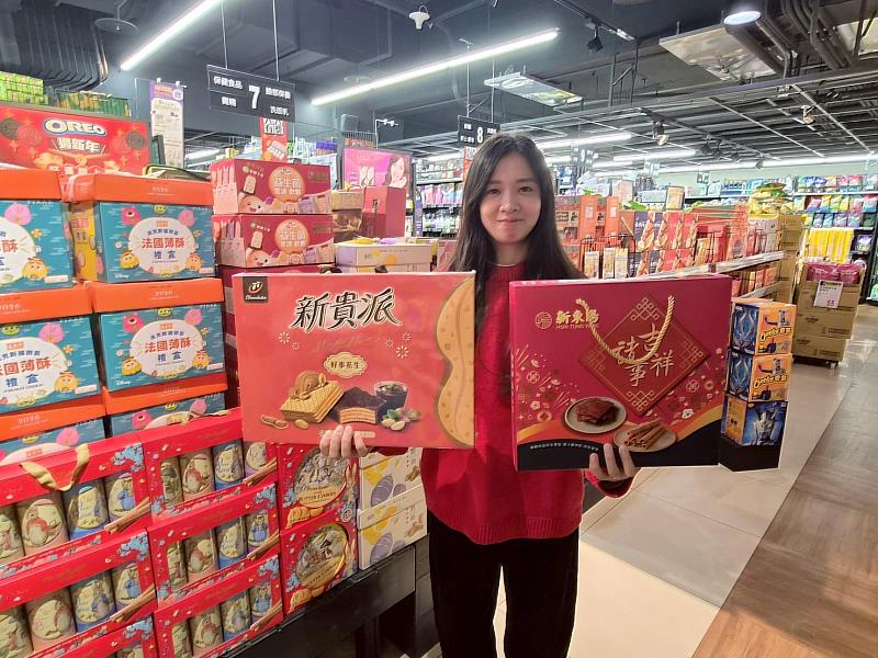 全聯禮盒滿額活動買多省多，吃甜甜過好年，經典不敗甜餅乾一次擁有。