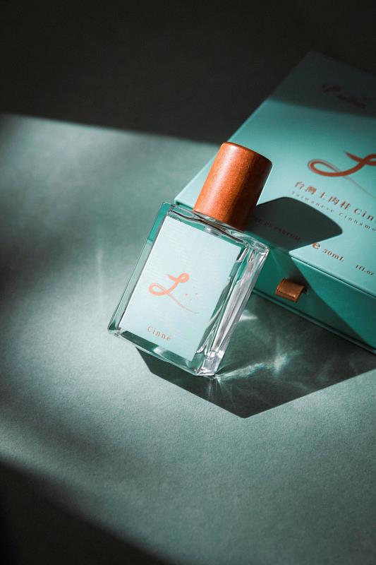 林業保育署臺中分署攜手P. SEVEN打造臺灣森林氣味土肉桂香水「Cinné」。