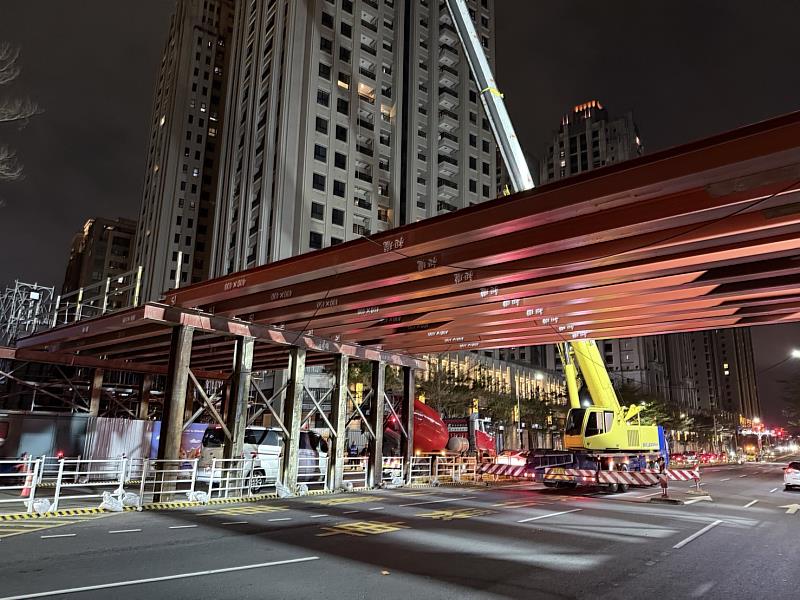 竹市慈雲空橋階段性施工提前完成，相關封路作業已順利解除。