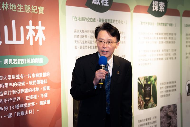 王光正館長導覽迴龜山林區塊。
