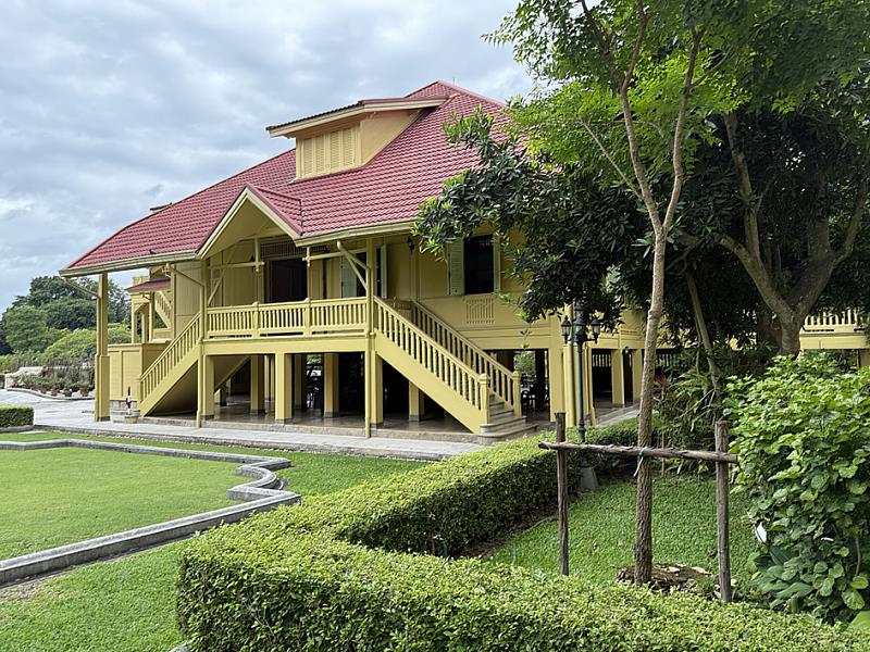 圖為位於泰國清邁古城的Dara Museum，原為泰王Rama V（拉瑪五世）的王妃Dararasmee（達拉拉斯米）的故居：The Dara Pirom Palace（達拉皮隆宮），目前由朱拉隆功大學管理。