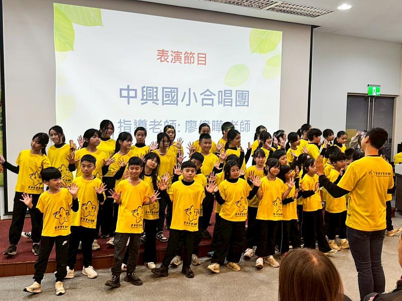 5、中興國小合唱團帶來精彩演出，傳播熱力與希望。（靈鷲山佛教教團提供）