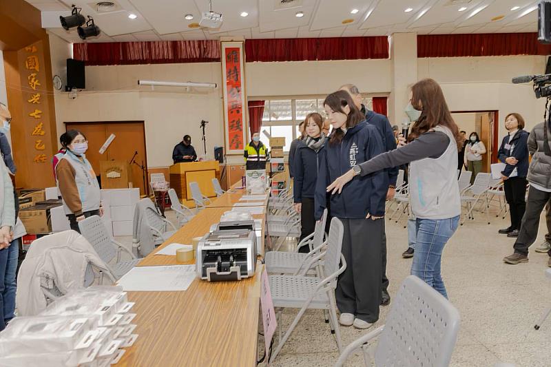 高虹安市長了解各項作業整備情況。