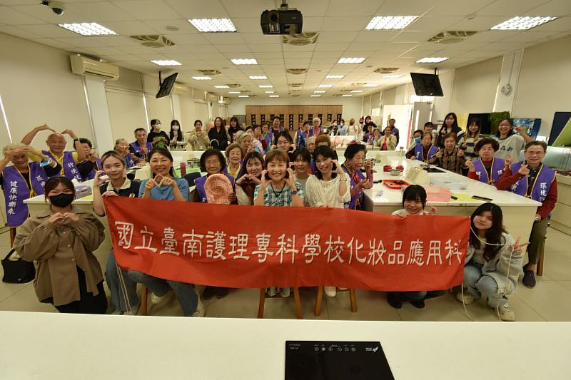 國立臺南護專推動青銀共學 舉辦永華里「樂齡美肌」養生課