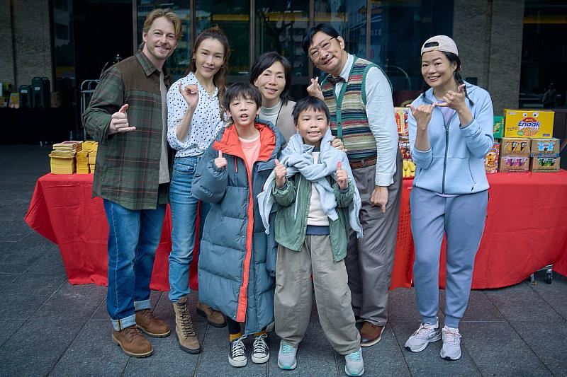 萬芳、九孔、法比歐、李佳芯「哥哥可以跟我打勾勾嗎」溫暖開鏡