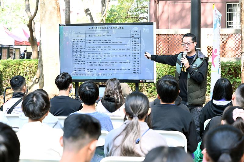 南華大學舉辦校園走讀活動,運動與健康促進學士學位學程辦理講座,藉以讓高中生了解學系特色。