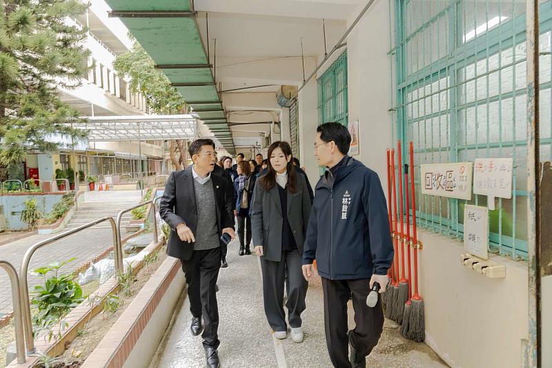 高虹安市長、許修睿議長校園視察。