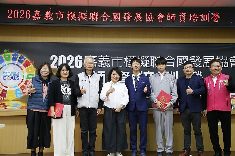 黃敏惠市長頒發感謝狀