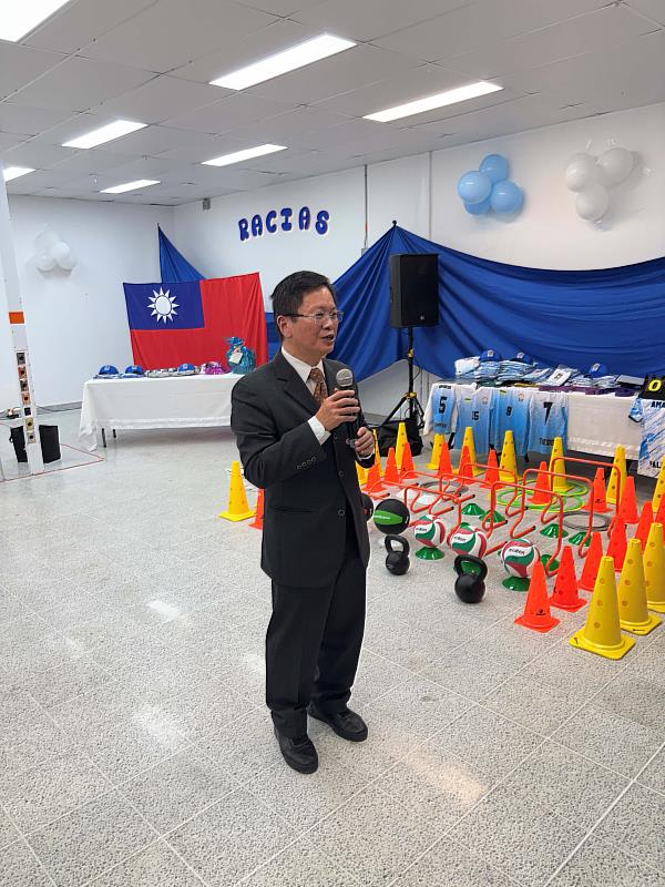 朱代表致詞。