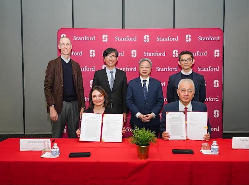 經濟部龔明鑫部長見證工研院與史丹佛大學工學院全球線上創業教育中心（CGOE）簽署新一期「TREE 計畫」合作協議。