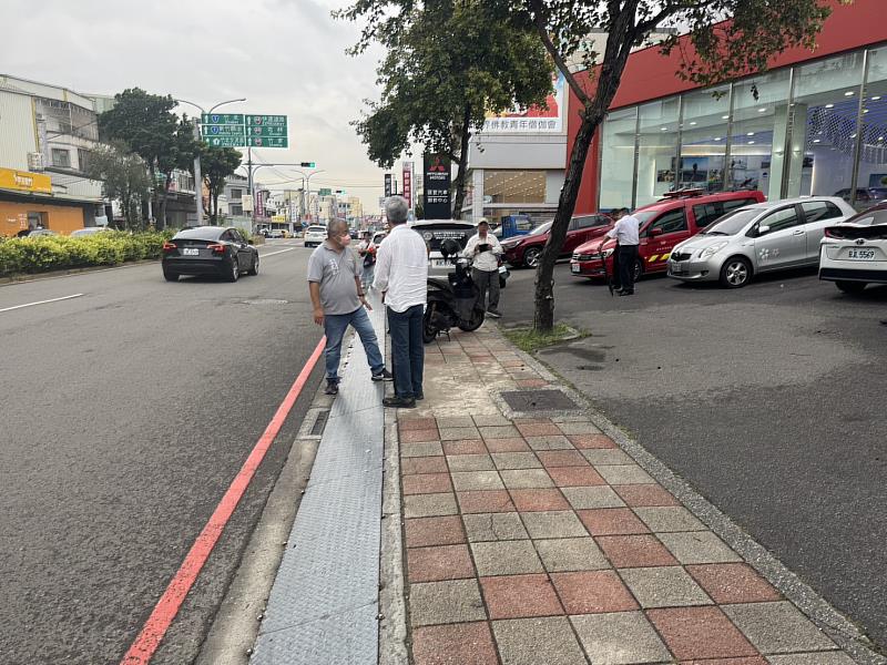 防汛視察「中華路一段」企業私設鐵板阻礙排水，經現勘後已完成拆除。