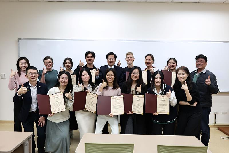 墨爾本大學師生本次總計12人到中山醫大進行交流。