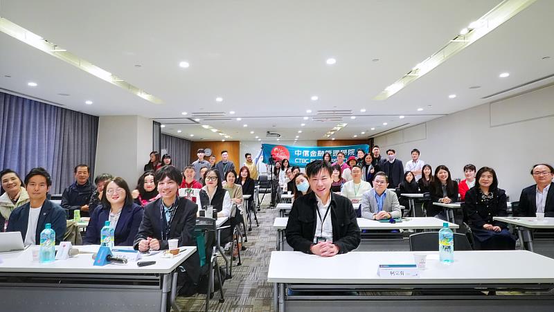 中金院2026年度論壇活動現場合影留念，學員齊聚一堂，展現跨域學習與臺日產業熱絡交流。（圖／中金院提供）