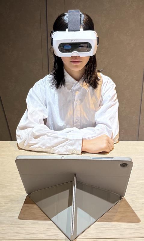 學童眼位與融像力功能檢測示意圖。