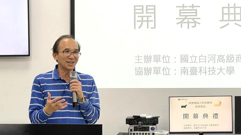 南臺科技大學教務長余兆棠於開幕式中致詞指出,南臺將全力支持「大手攜小手」,串聯區域教育能量,共同接軌台南未來的智慧產業聚落。