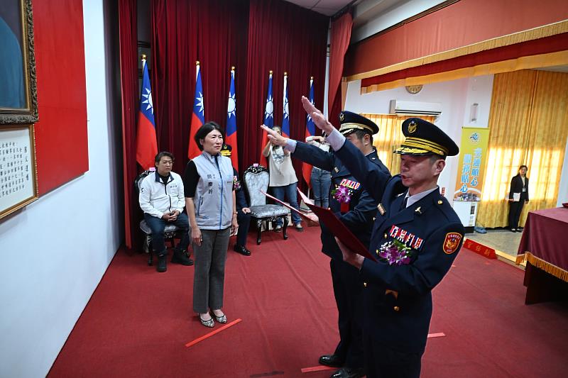 臺東縣警察局辦理臺東分局及大武分局卸、新任分局長聯合交接布達典禮 饒縣長期勉共同守護臺東治安交通