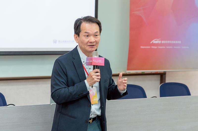 即將於下週就任的高科大第3任校長吳忠信代表高科大歡迎未來女婕思蒞校參與活動，也期待更多女性科技人才投入創造台灣產業的光彩前景。