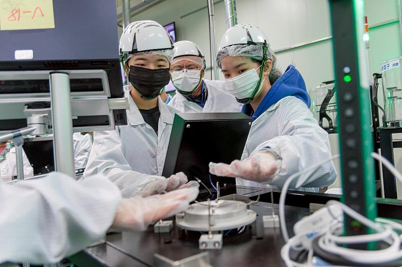 2026年度TechGICS交流活動最特別的參訪行程是參訪高科大去（2025）年剛落成揭幕的「半導體製程設備技術人才培育基地」，真實為下世代女性科技人才展現台灣半導體產業的訓練設備、產業真實情境，以及完整專業訓練所需要的跨域知識。