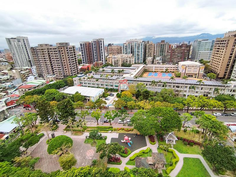 永慶統計2025年台北市12行政區不同屋齡的交易占比，其中大同區10年以下屋齡交易占比高達29.5%，位居第1。