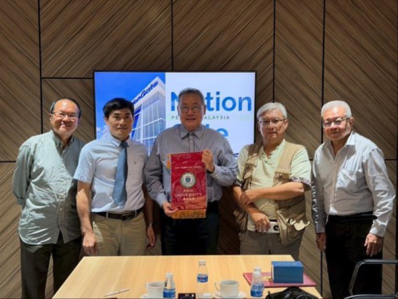 亞大資電學院跨國產學合作啟動，深化半導體人才培育。