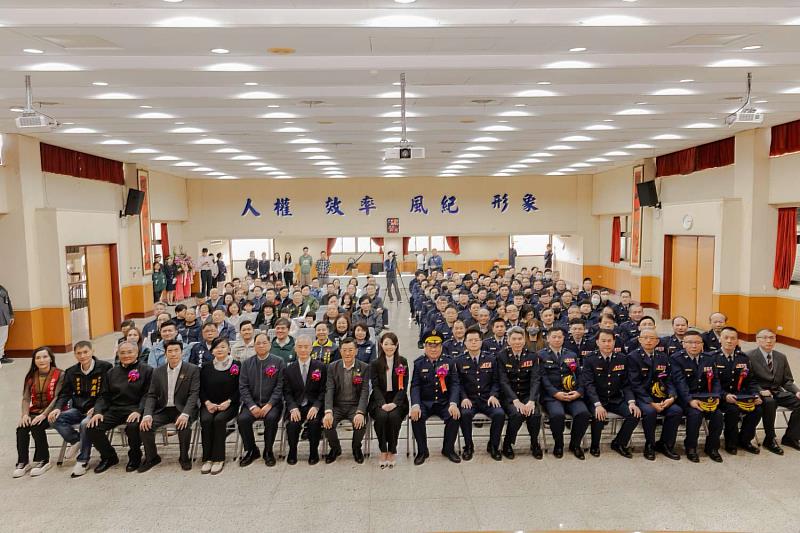 現場長官及與會貴賓合影留念。