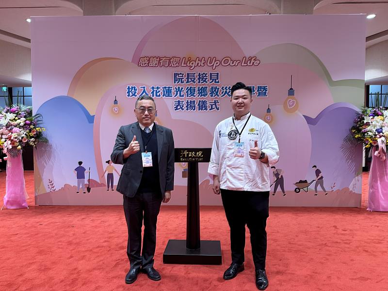 行政院長接見景文科大「鍋鏟超人義煮團」，表揚學子馳援花蓮救災義舉。